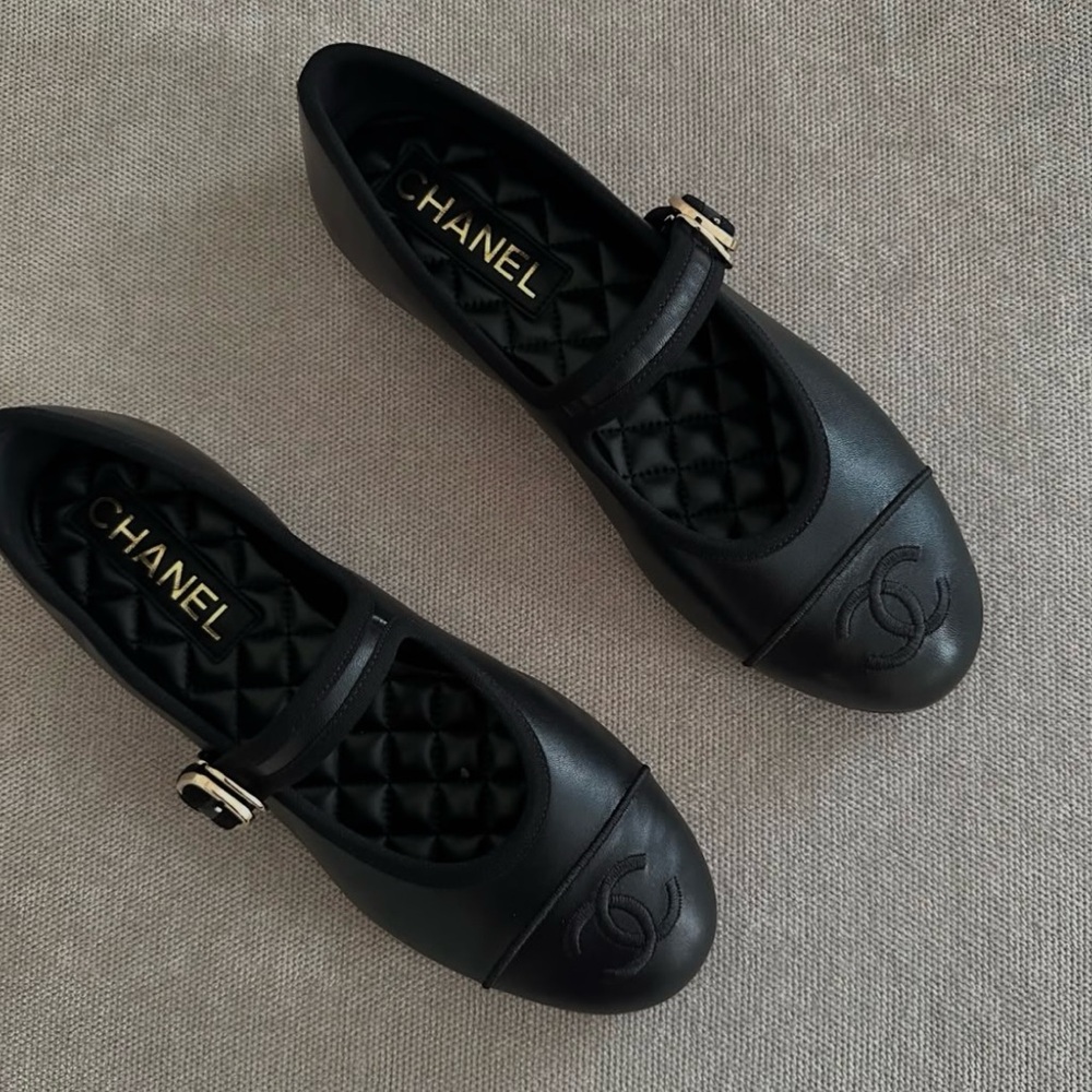 Brand new in box black Chanel Mary Jane’s size 37.5 - Picture 2 of 4